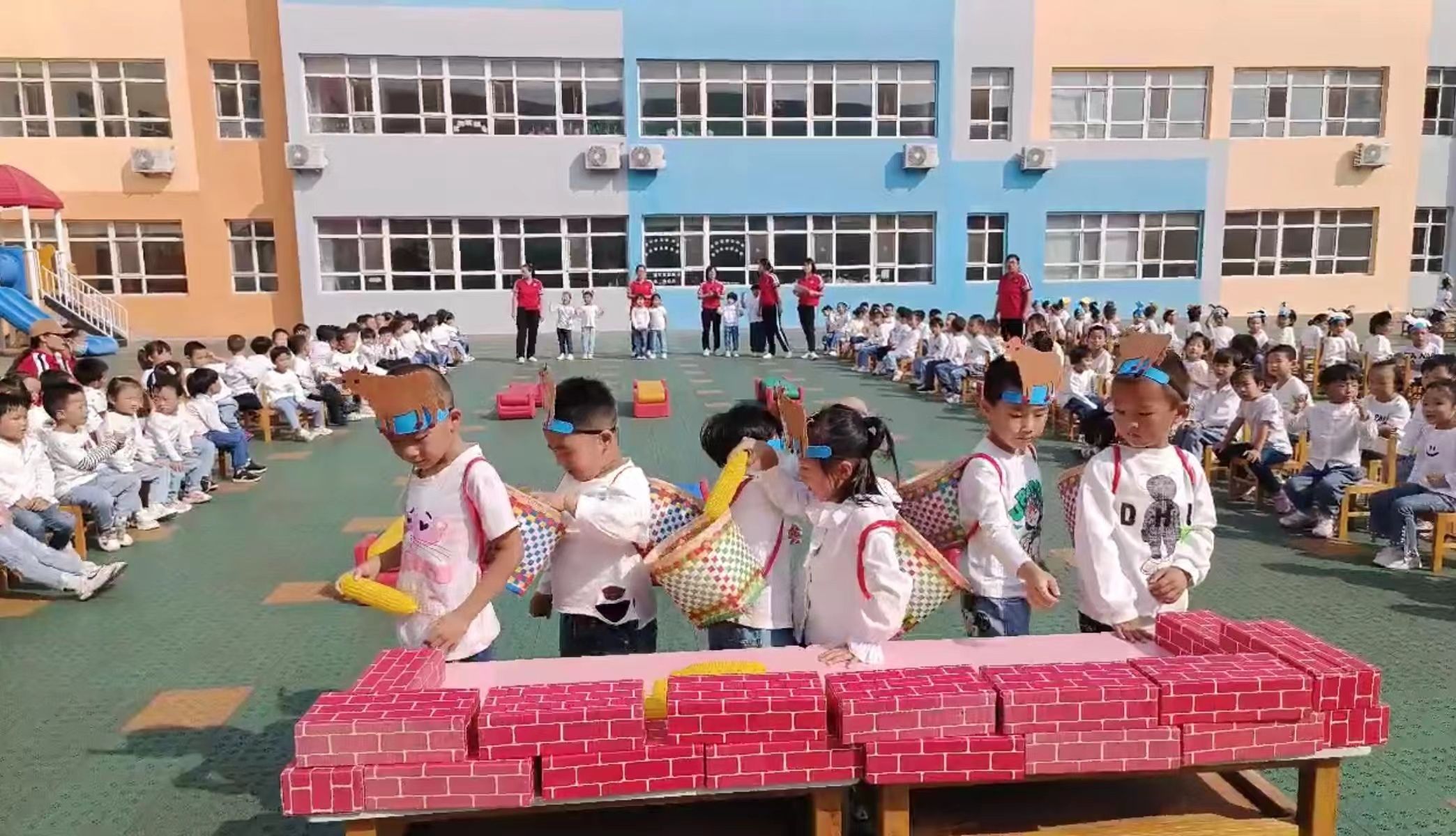 卢龙县艺术小儿园发展丰收风趣户外逛戏举止